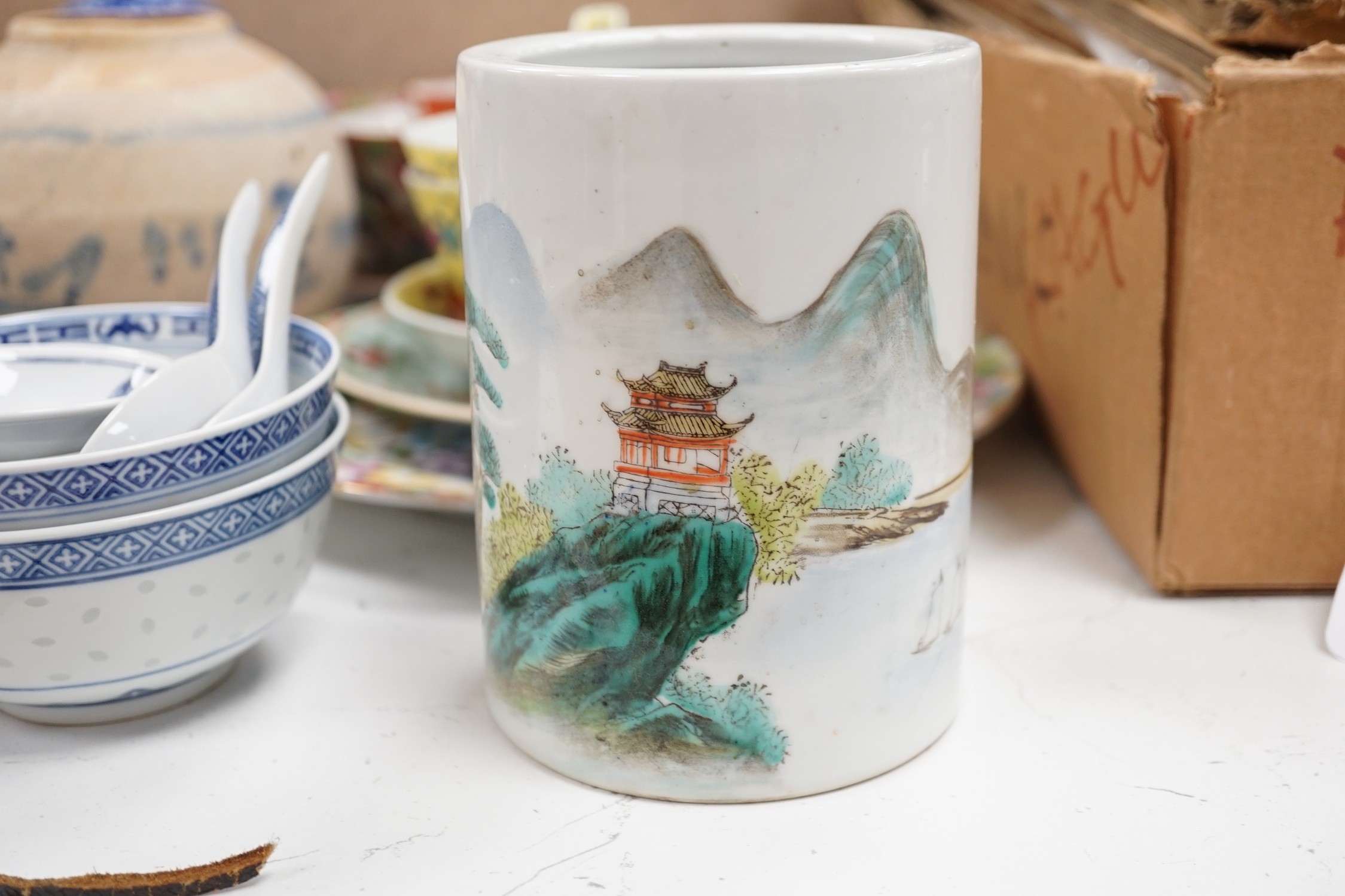 A group of mixed Chinese, Japanese and English ceramics